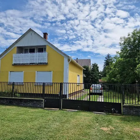 Dora Apartman Apartment Balatonkeresztur